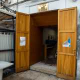 La stessa �Casa Piccinni� di piazza Mercantile (che ingloba l�originaria abitazione del musicista), ad esclusione di qualche sporadica apertura, � ormai chiusa e abbandonata da oltre 10 anni per via di problemi legati agli adeguamenti strutturali dell�edificio